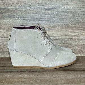 Toms Kala Desert Wedge Taupe Suede Booties